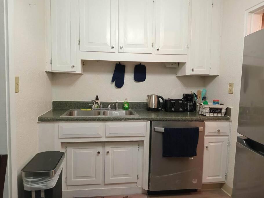 Bright And Cozy Lighthouse Cottage In Greenville Sc Esterno foto